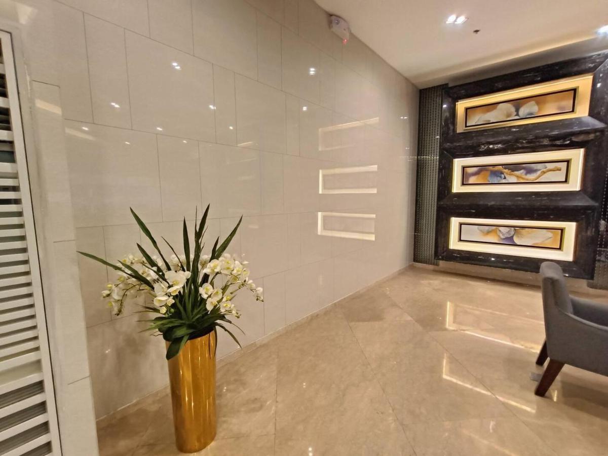 Penthouse Studio At Fame Residence 41St Floor, Shangrila-Megamall Manila Esterno foto