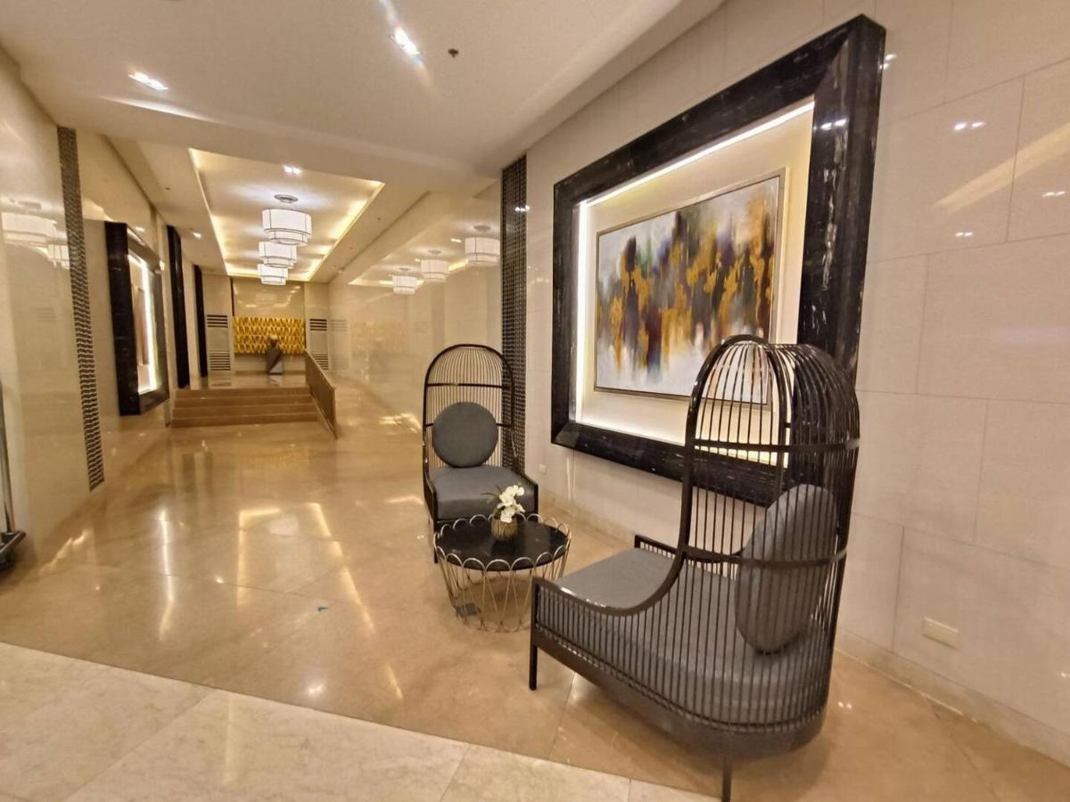 Penthouse Studio At Fame Residence 41St Floor, Shangrila-Megamall Manila Esterno foto