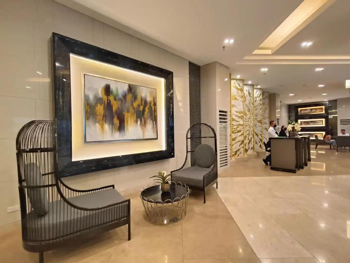 Penthouse Studio At Fame Residence 41St Floor, Shangrila-Megamall Manila Esterno foto